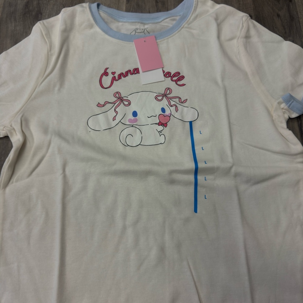 Sanrio Cinnamon Roll T- Shirt Size Large Short Sleeve‎
